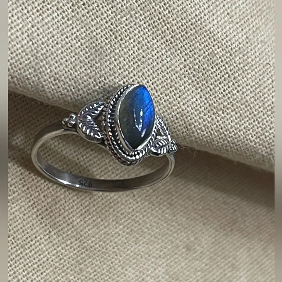 Labradorite Sterling Silver Ring (8.25) - Picture 6 of 7